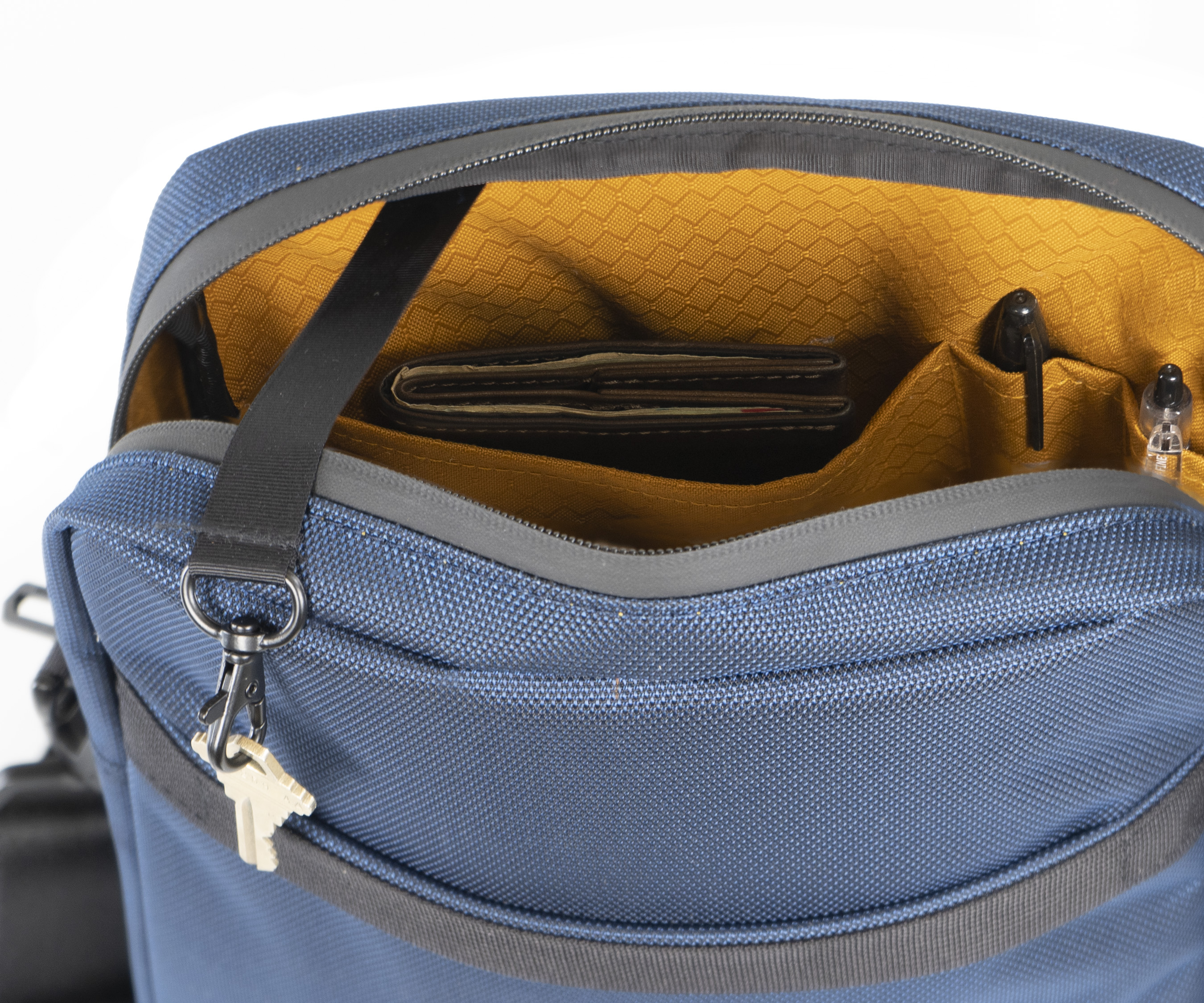 WaterField Debuts Streamlined Zoom Crossbody Laptop Bag for Apple